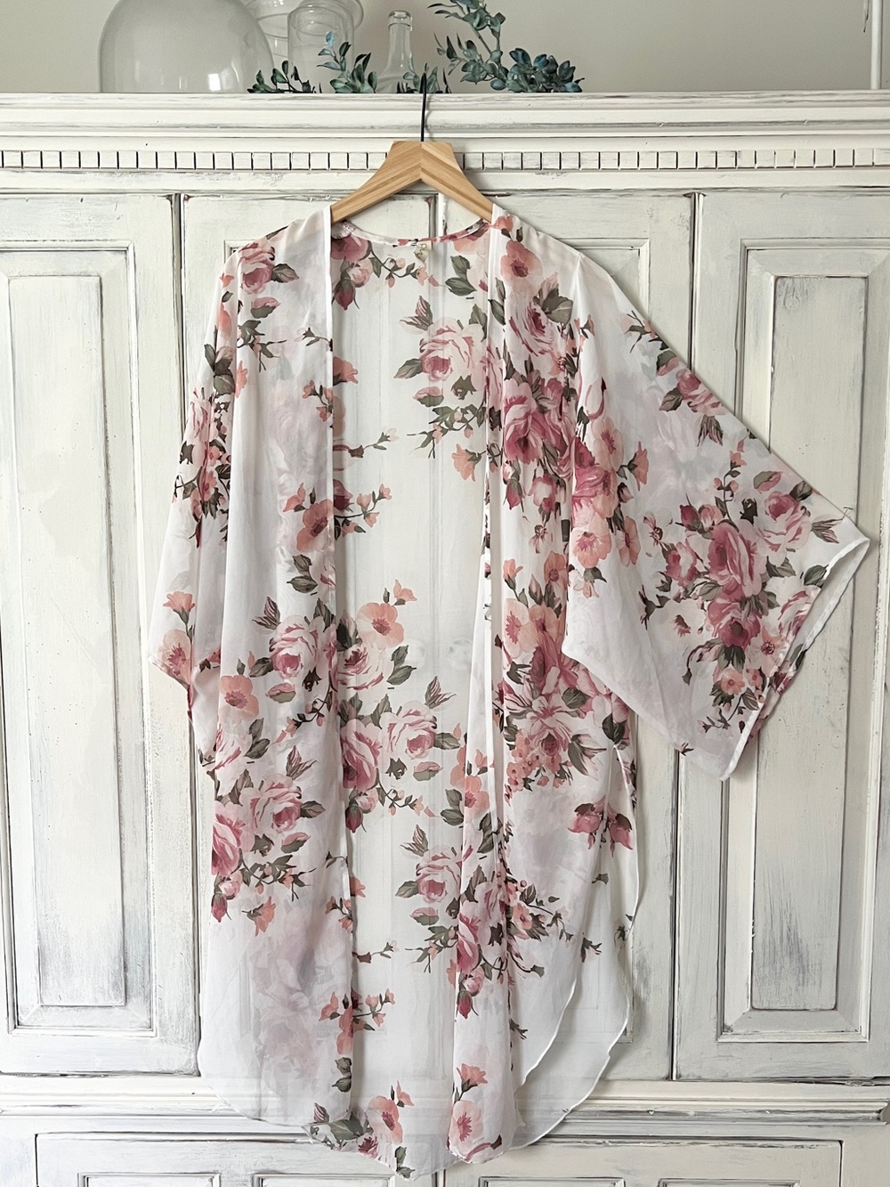 🟠PIXI & IVY Sheer Floral Kimono in Ivory MED